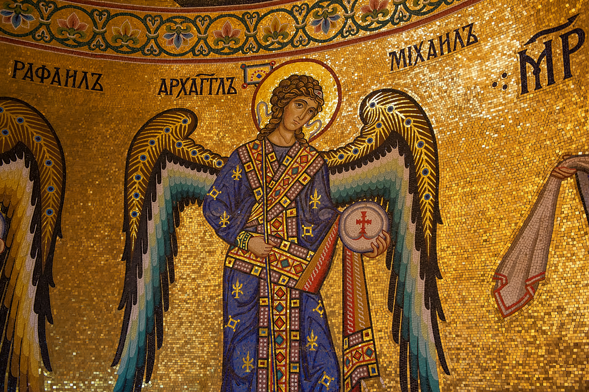 Мозаичная работа в Храме - Архангел Михаил